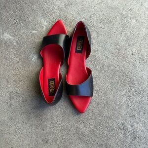 Black & Red Women's Von D Flats - Elegant Two-Tone Slip-Ons